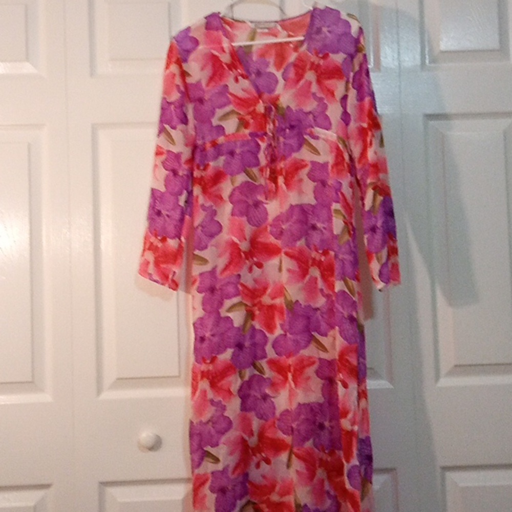 Wynn. Women's silk maxi dress 👗